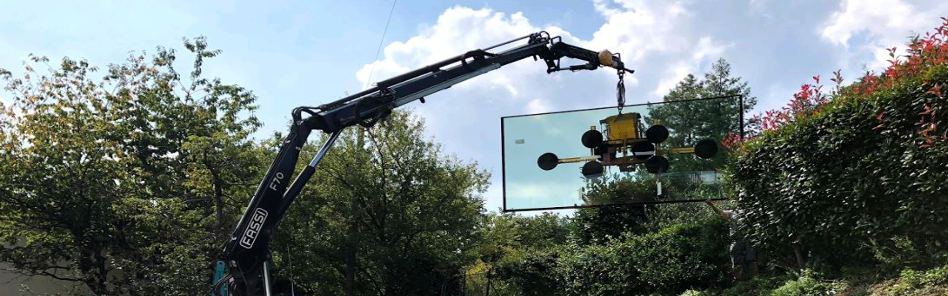 Glass Installation: Transport Crane