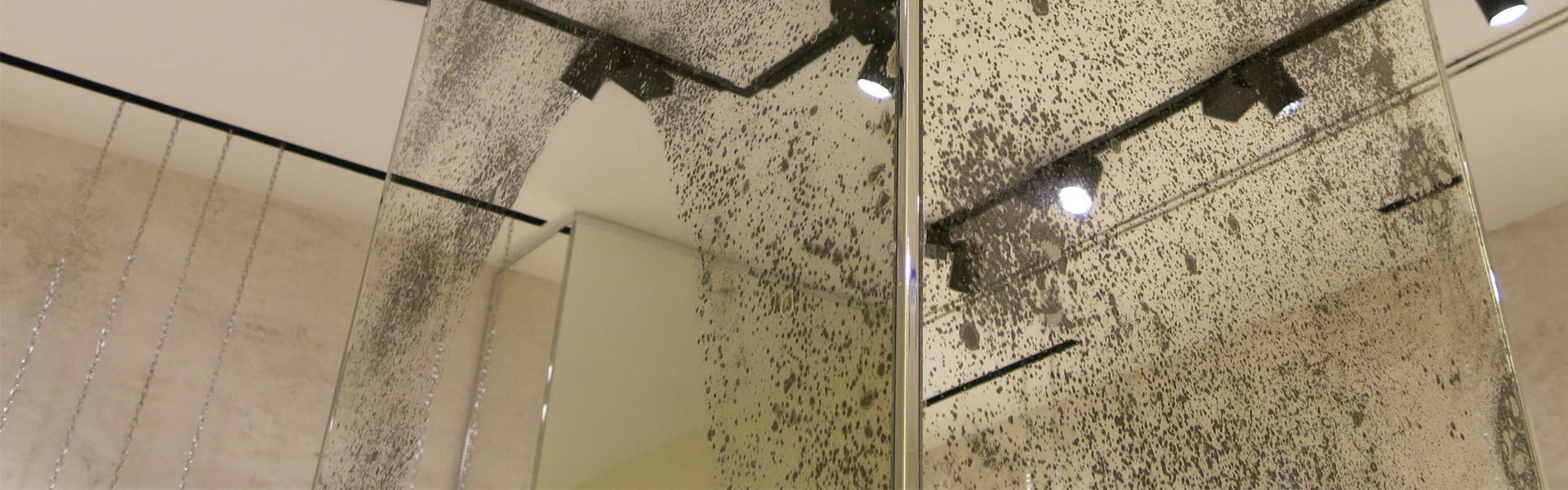 Specchi decorati e disegnati